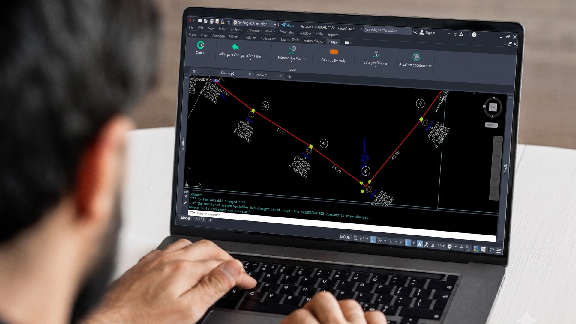 Interface do Plugin Cadex no AutoCAD com mapa georreferenciado de compartilhamento de postes